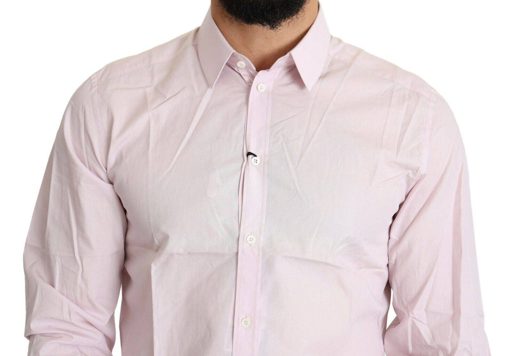 Chemise formelle en coton rose clair de Dolce & Gabbana avec détails dorés, vue de face, élégante et sophistiquée.