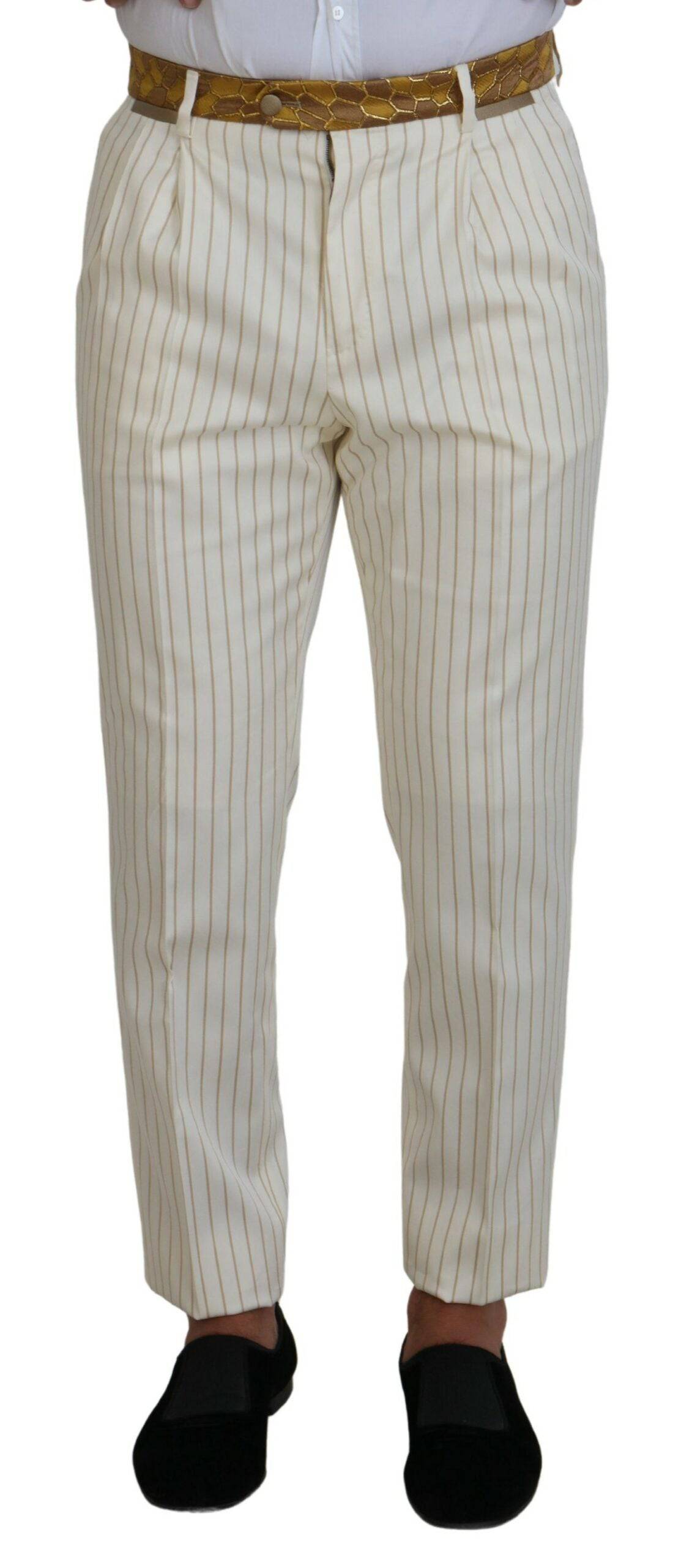 Costume de smoking slim fit Dolce & Gabbana blanc cassé avec rayures dorées, élégant et sophistiqué, adapté pour les occasions formelles.