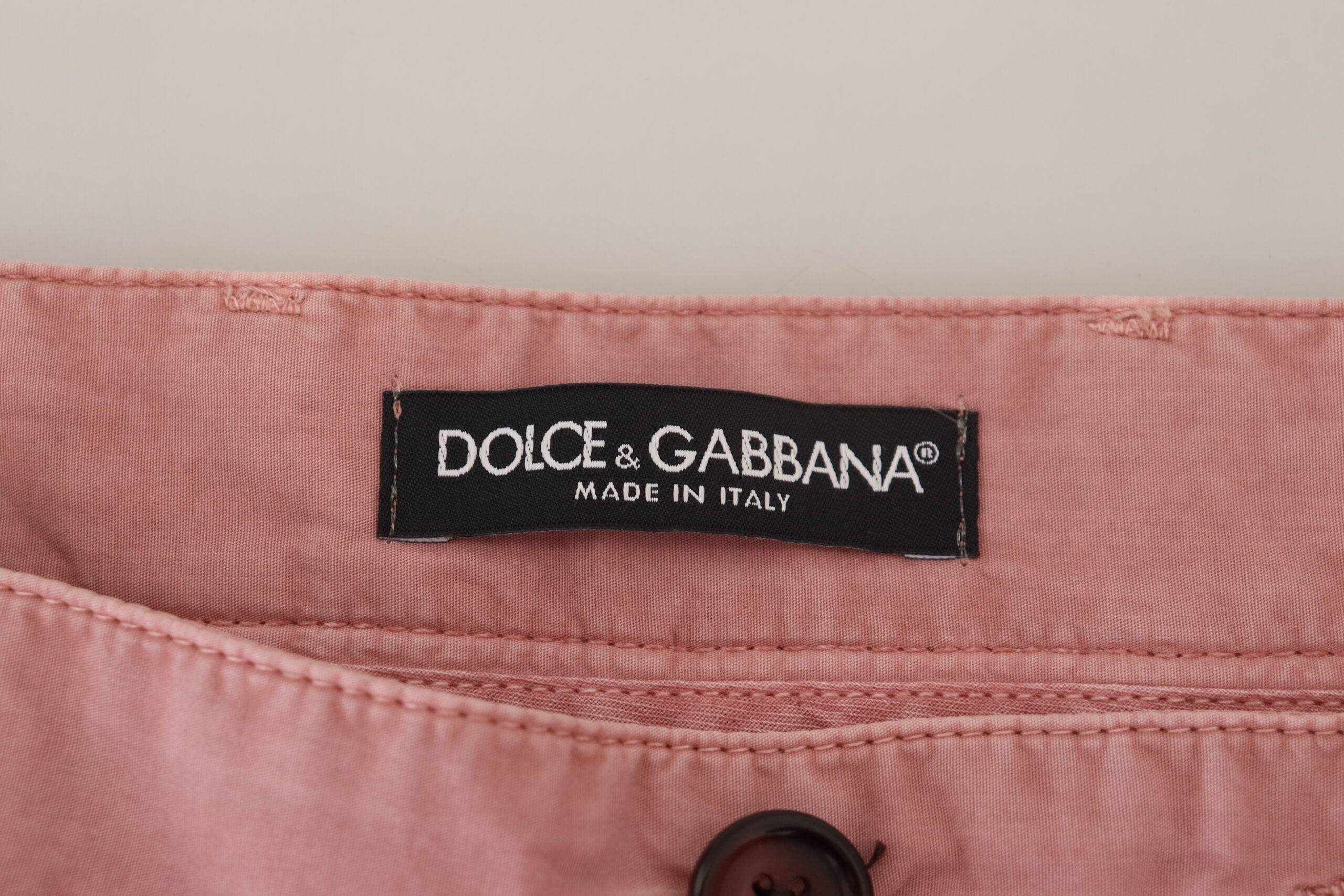 Shorts décontractés pour homme Dolce & Gabbana en coton rose, chinos élégants et confortables pour un style casual.