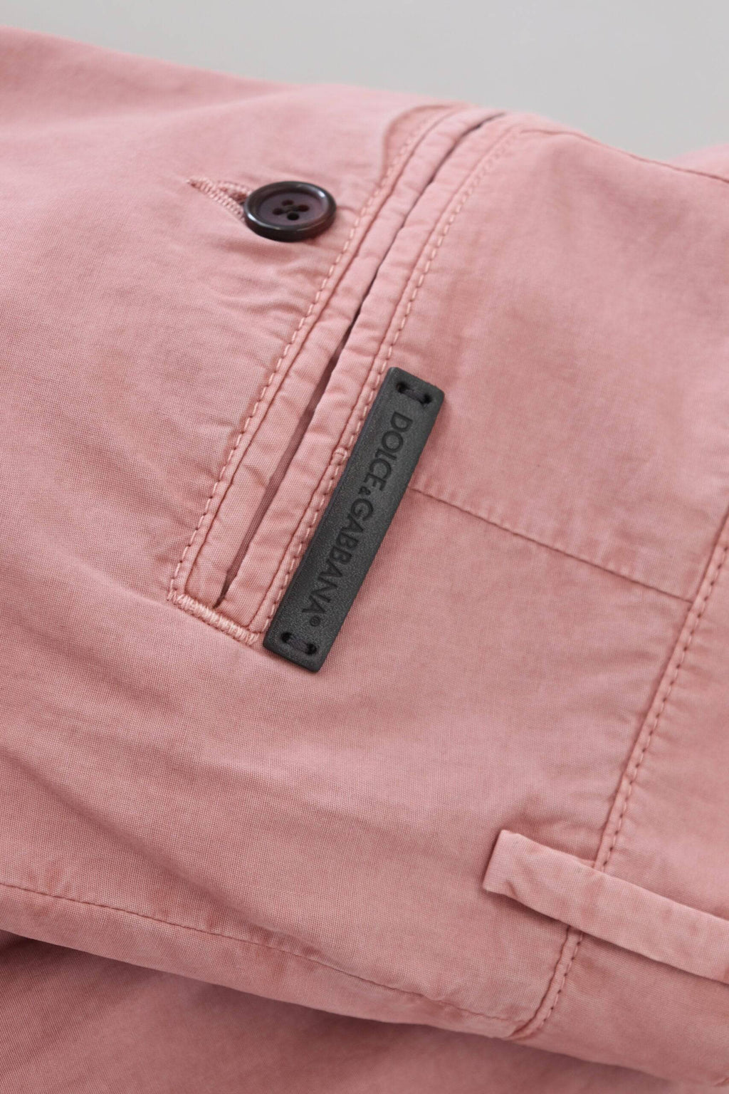 Shorts homme Dolce & Gabbana chino rose en coton, style décontracté et confortable, idéal pour un look casual.