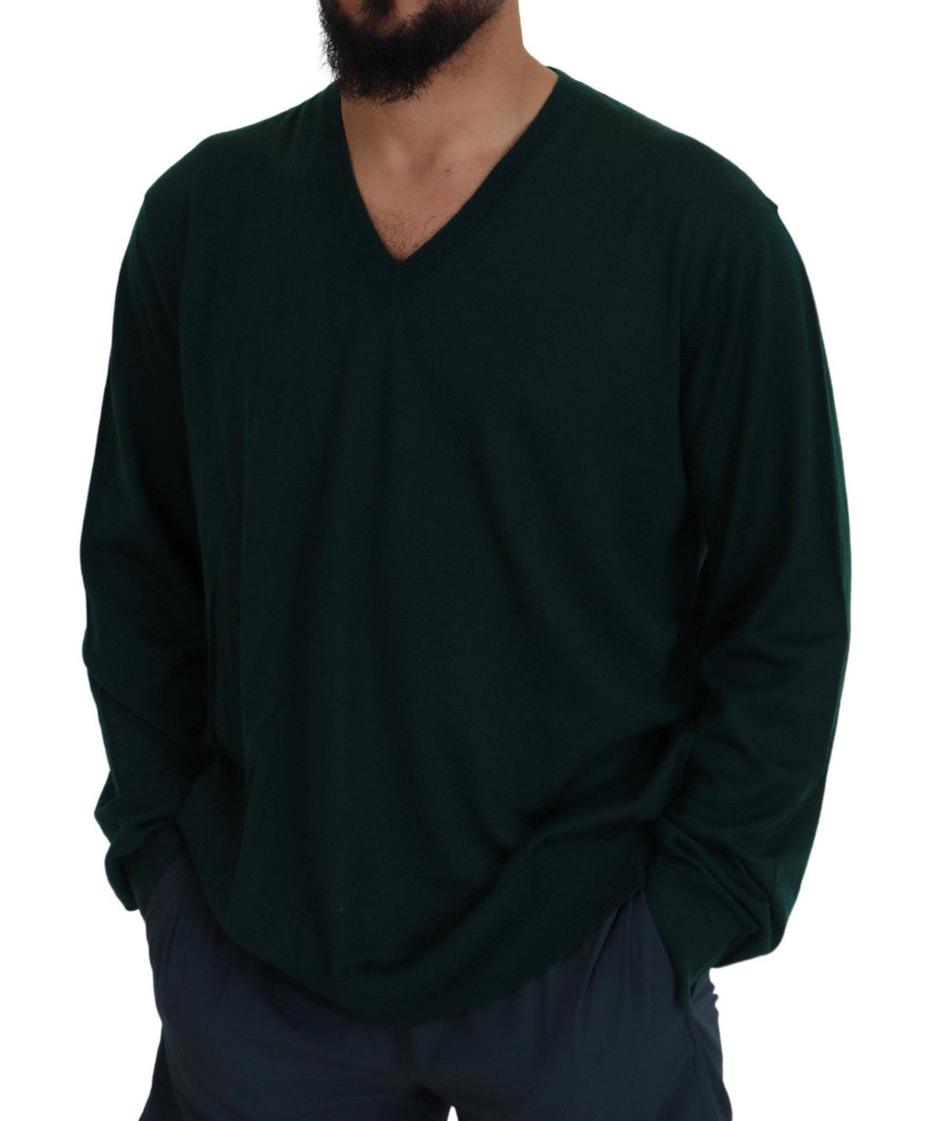Pull en cachemire vert Dolce & Gabbana à col en V, pull-over élégant avec détails raffinés, idéal pour un style sophistiqué.