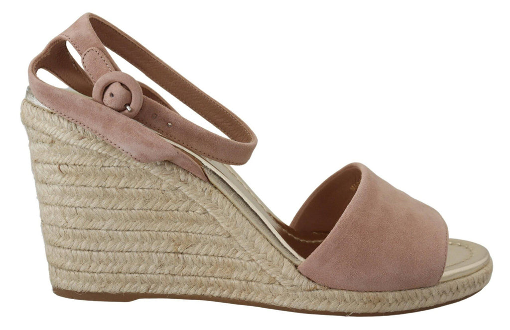 Sandales Prada en daim rose avec bride à la cheville et semelle en cuir, élégantes et sophistiquées.