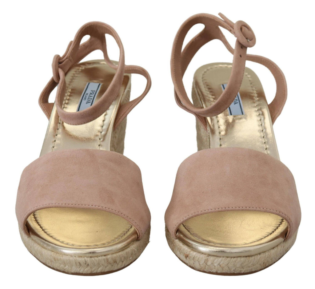Sandales à talon en daim rose Prada avec bride à la cheville, chaussures élégantes pour femme.