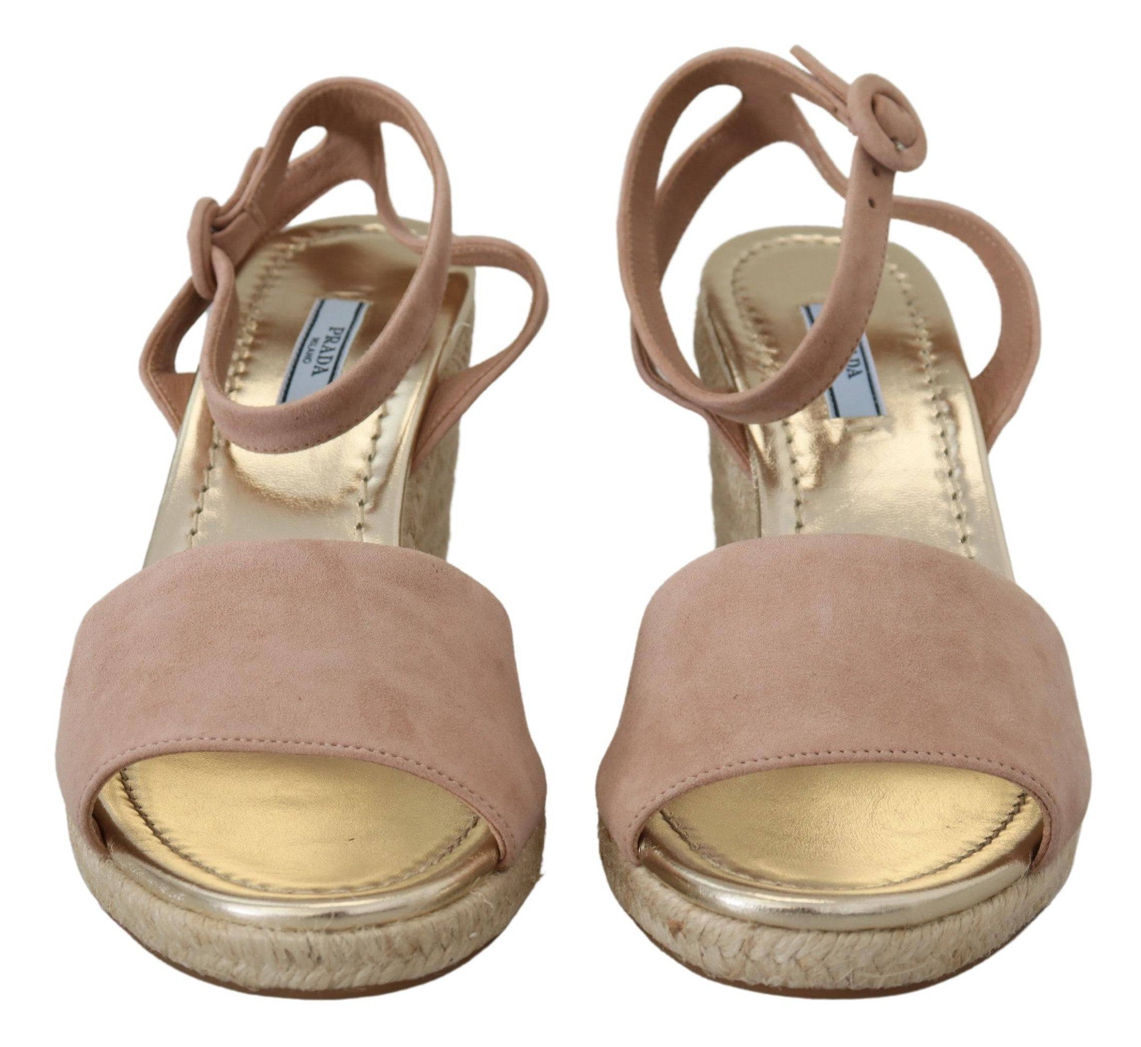 Sandales à talon en daim rose Prada avec bride à la cheville, chaussures élégantes pour femme.