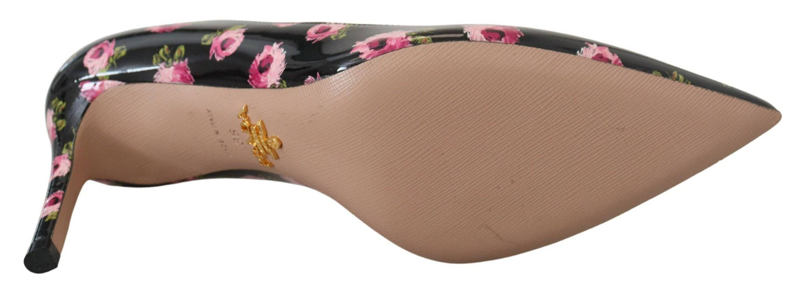 Escarpins Prada en cuir noir avec motif floral, talons aiguilles et design élégant pour femmes.