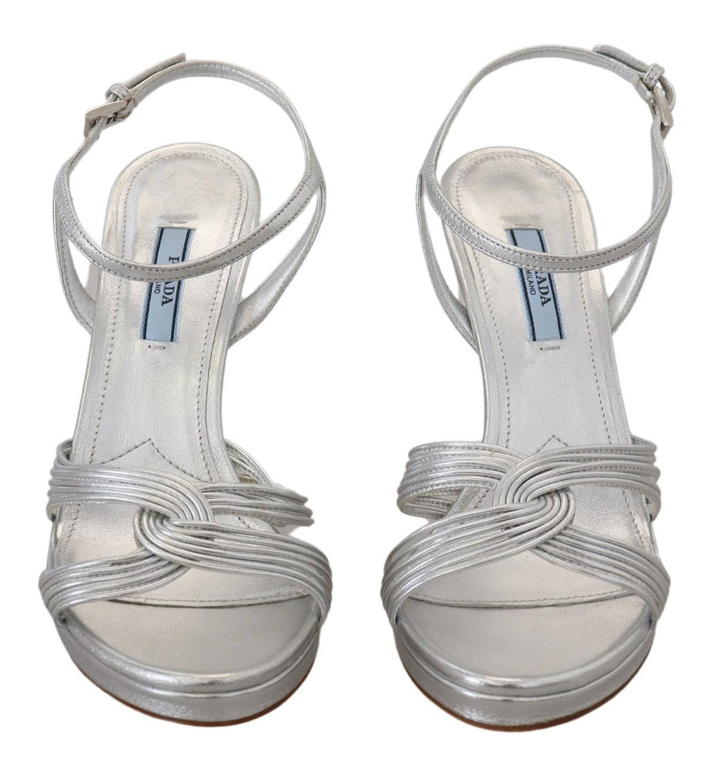Sandales en cuir argenté Prada avec bride à la cheville et talons stilettos, élégantes et sophistiquées.