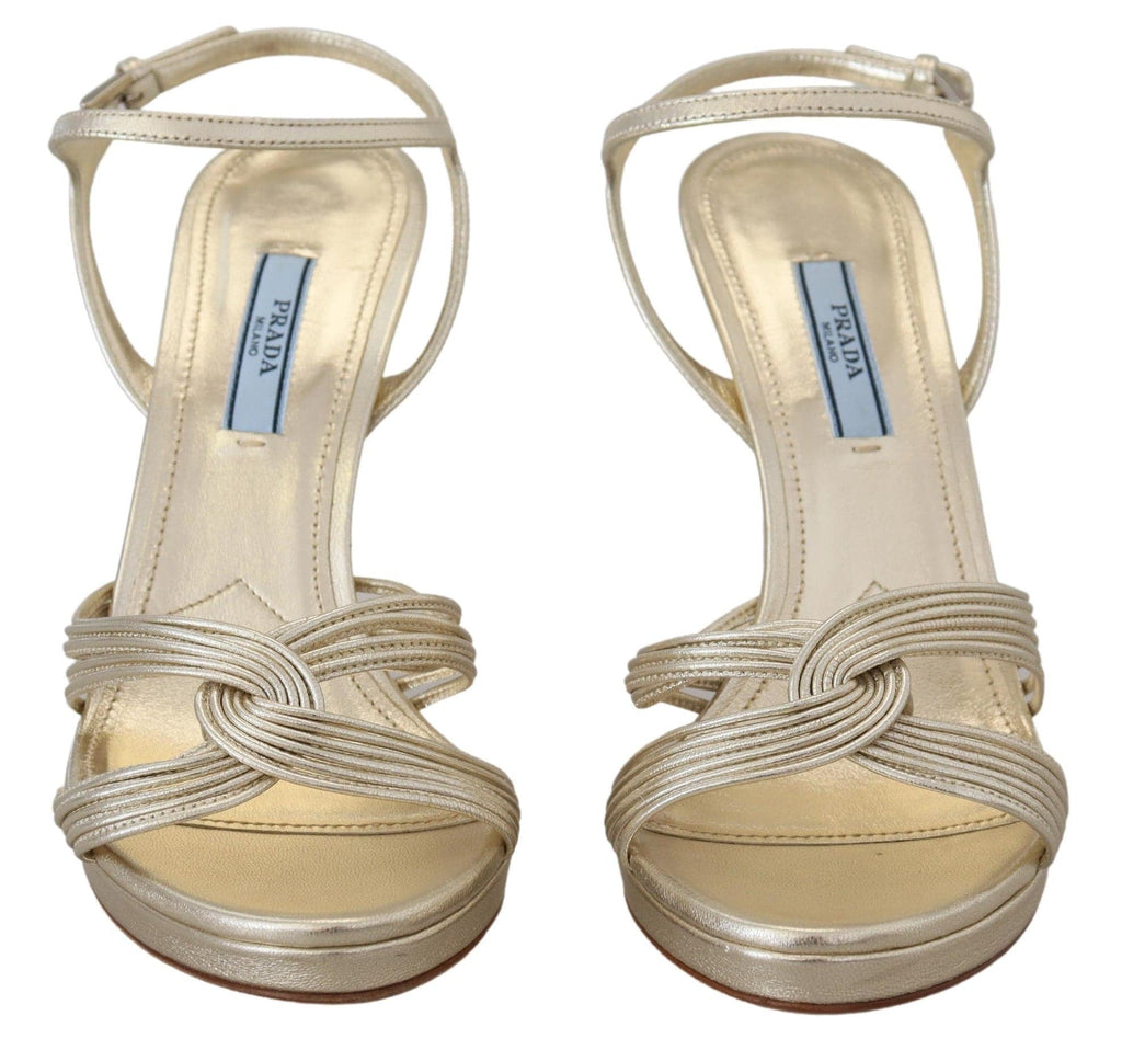 Sandales en cuir doré Prada avec bride à la cheville et talons aiguille, élégantes et sophistiquées.