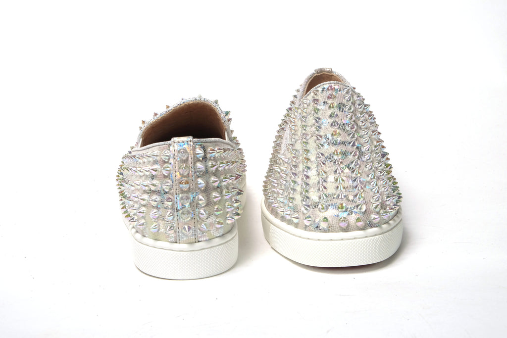 Chaussures plates Christian Louboutin Ab Roller Boat pour femme, en blanc avec détails en ab et clair, style sneaker décontracté.