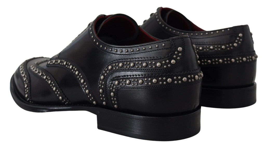 Chaussures Derby en cuir noir Dolce & Gabbana avec clous, élégantes et sophistiquées, vues de face sur un fond neutre.