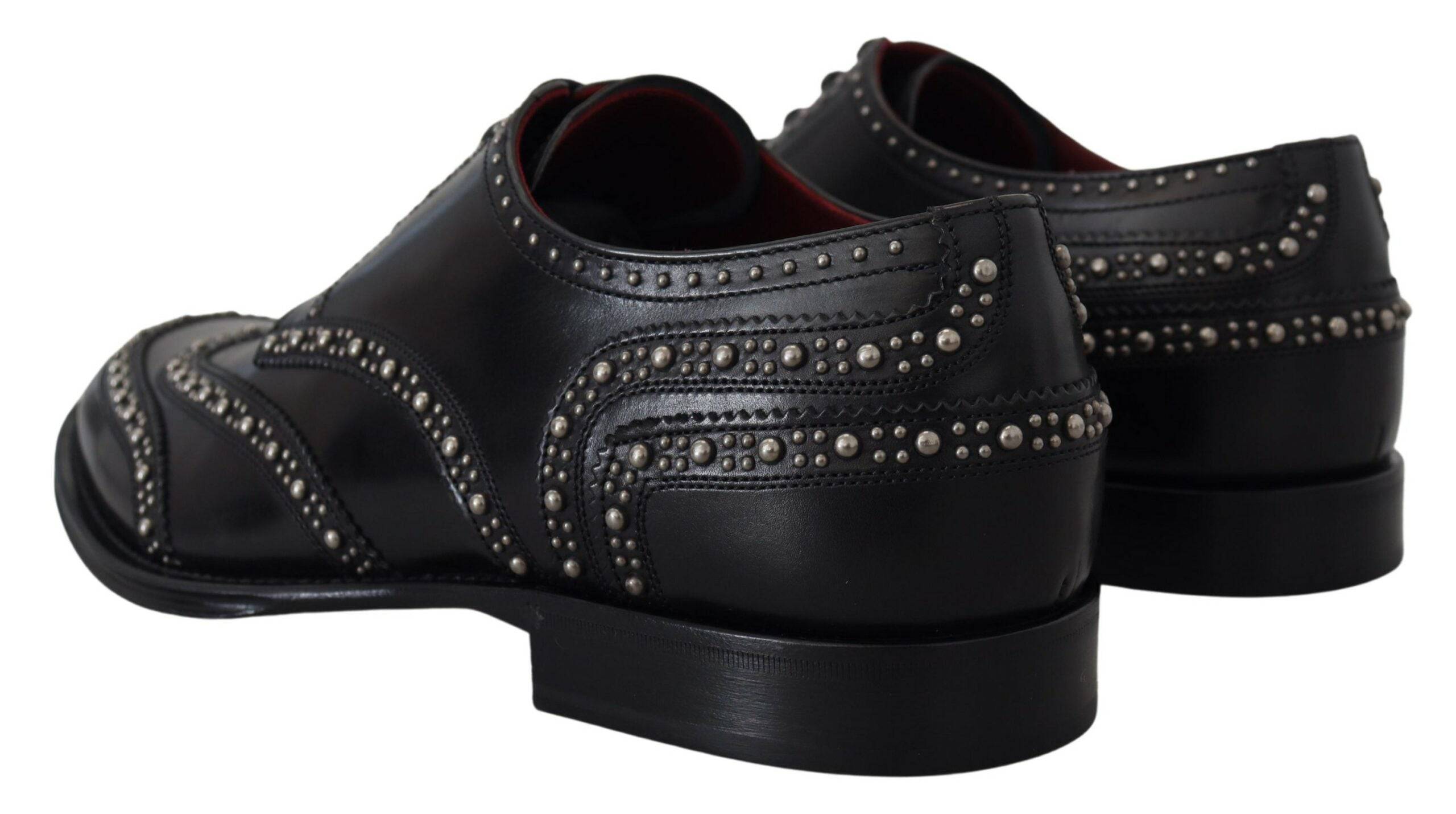 Chaussures Derby en cuir noir Dolce & Gabbana avec clous, élégantes et sophistiquées, vues de face sur un fond neutre.