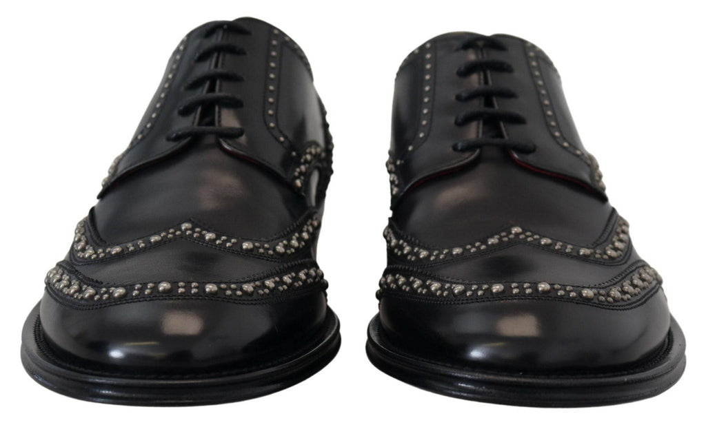 Chaussures derby en cuir noir Dolce & Gabbana avec détails studs, élégantes et sophistiquées pour homme.