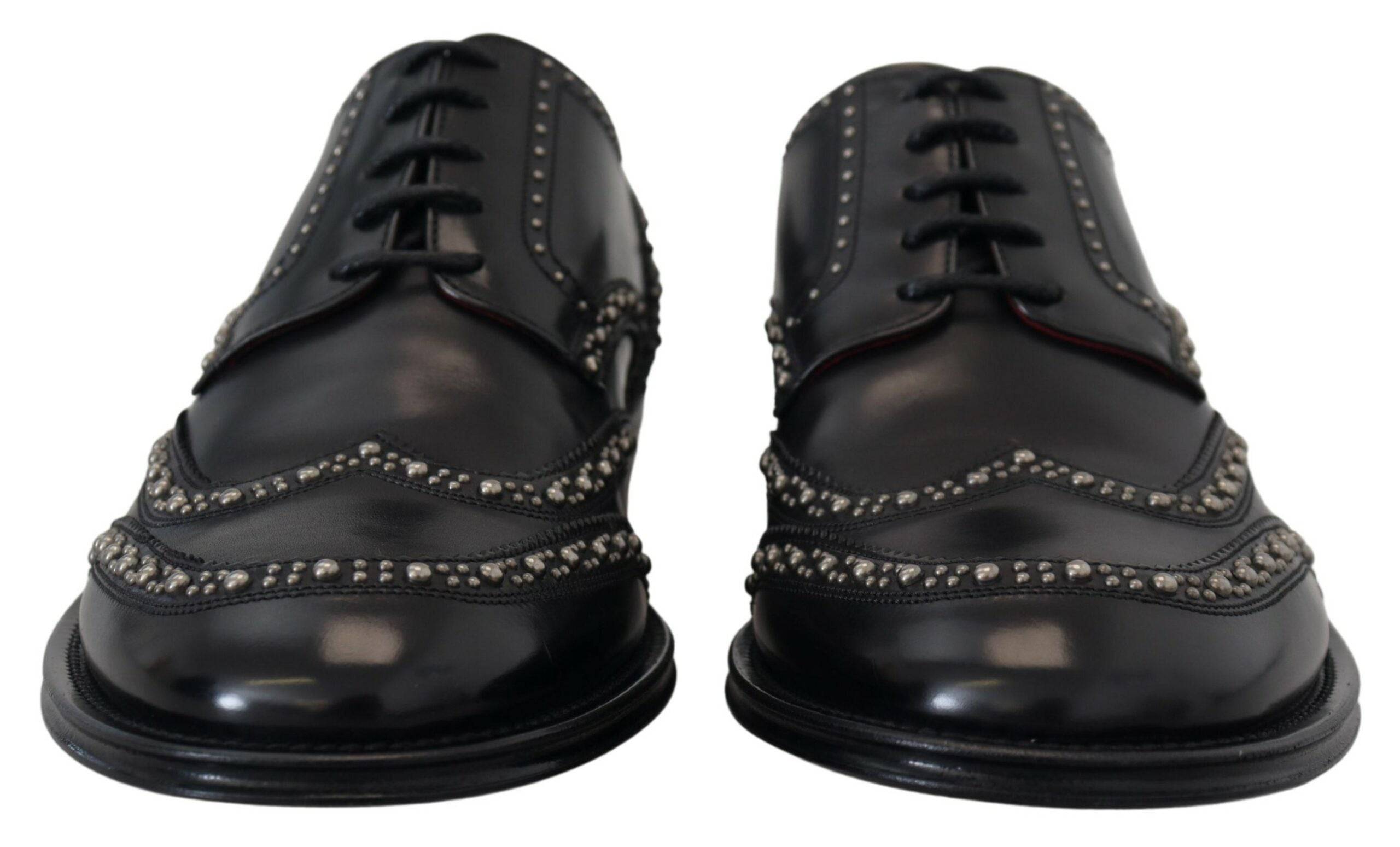 Chaussures derby en cuir noir Dolce & Gabbana avec détails studs, élégantes et sophistiquées pour homme.