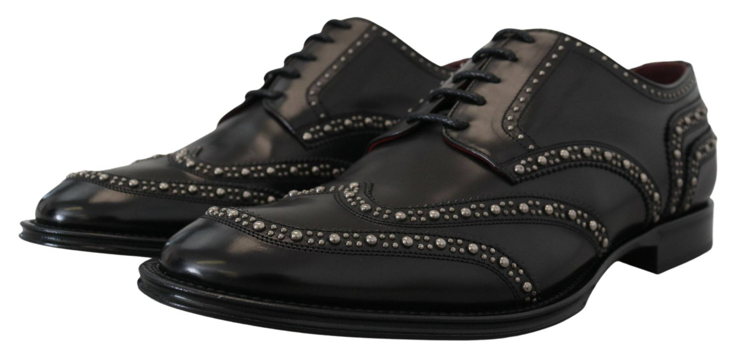 Chaussures Derby en cuir noir Dolce & Gabbana avec clous, style élégant et sophistiqué pour femmes.