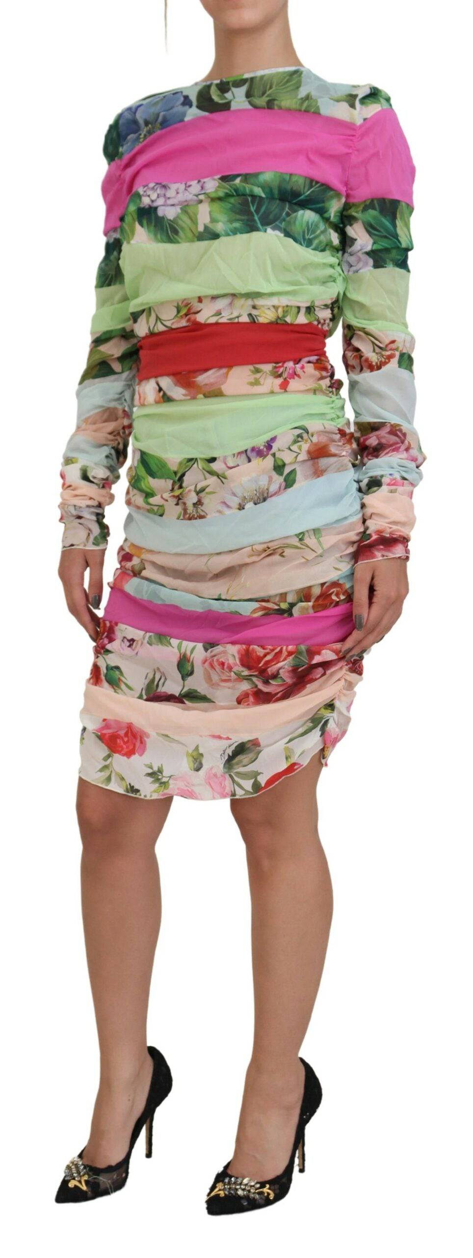 Robe fourreau en soie multicolore à fleurs de Dolce & Gabbana, silhouette cintrée élégante, détails floraux sophistiqués.