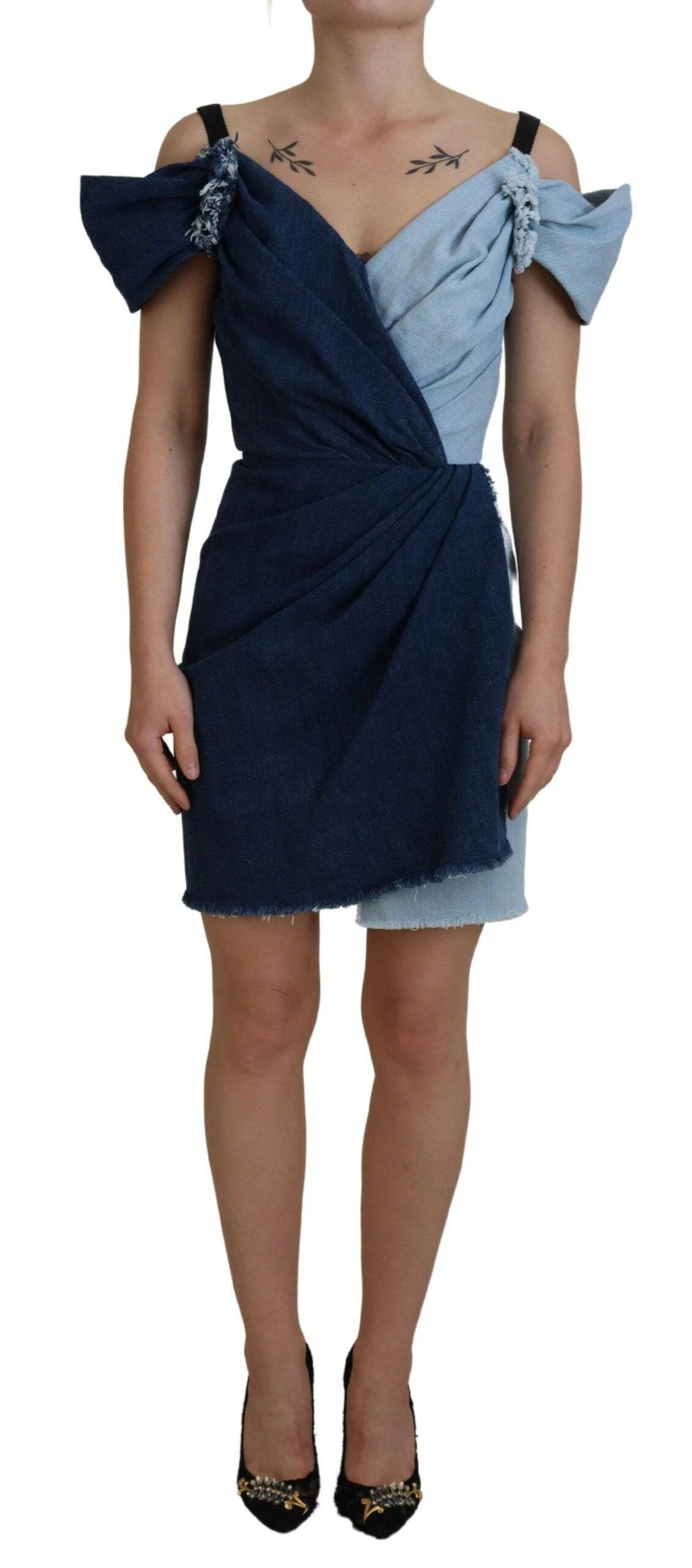 Robe courte en denim patchwork deux tons bleu de Dolce & Gabbana, style mini, avec détails colorés et design unique.