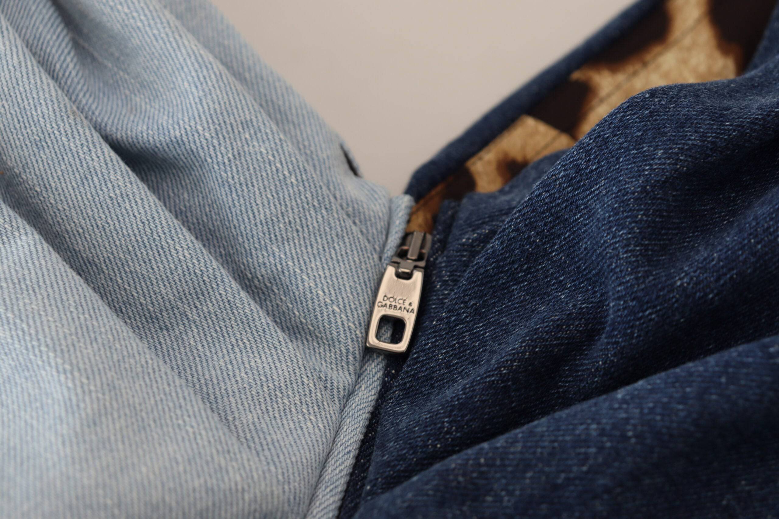 Robe courte en denim patchwork bleu deux tons de Dolce & Gabbana, style mini avec détails contrastants.
