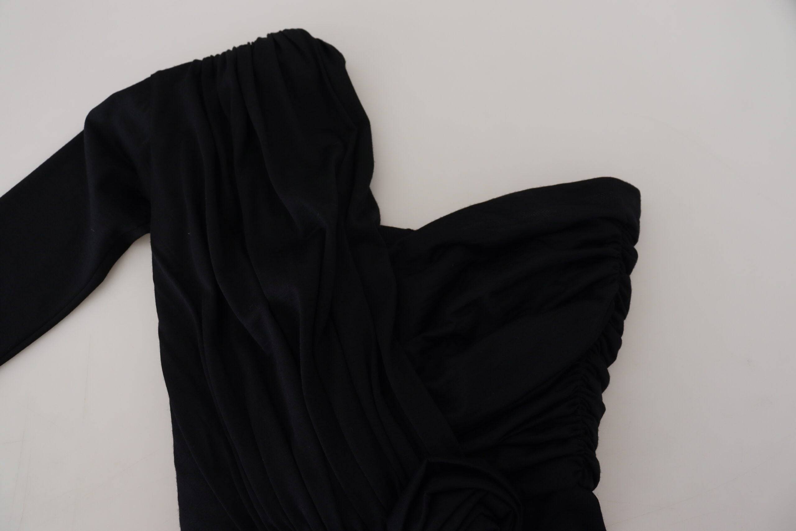 Robe en laine noire Dolce & Gabbana, robe courte moulante à une épaule avec ceinture, élégante et sophistiquée.