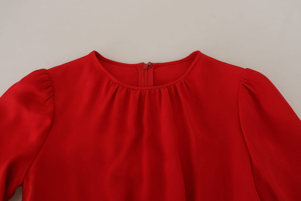 Robe droite en soie rouge Dolce & Gabbana, longueur genou, style sirène, élégante et sophistiquée, vue de face.