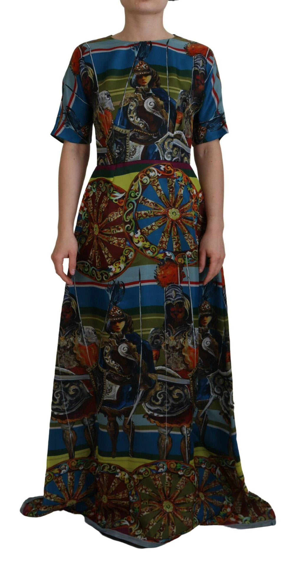 Robe longue en soie multicolore Dolce & Gabbana Sicily, coupe évasée, design élégant, détails colorés et sophistiqués.