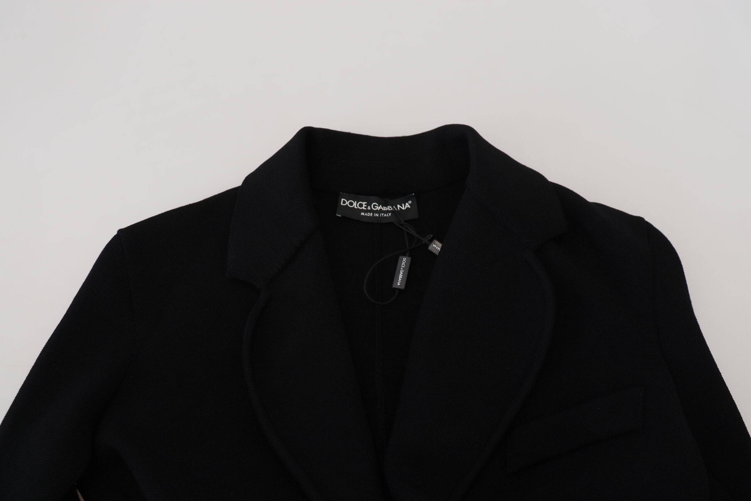 Cardigan blazer noir Dolce & Gabbana en viscose avec boutons, élégant et ajusté, porté en mode décontracté ou formel.