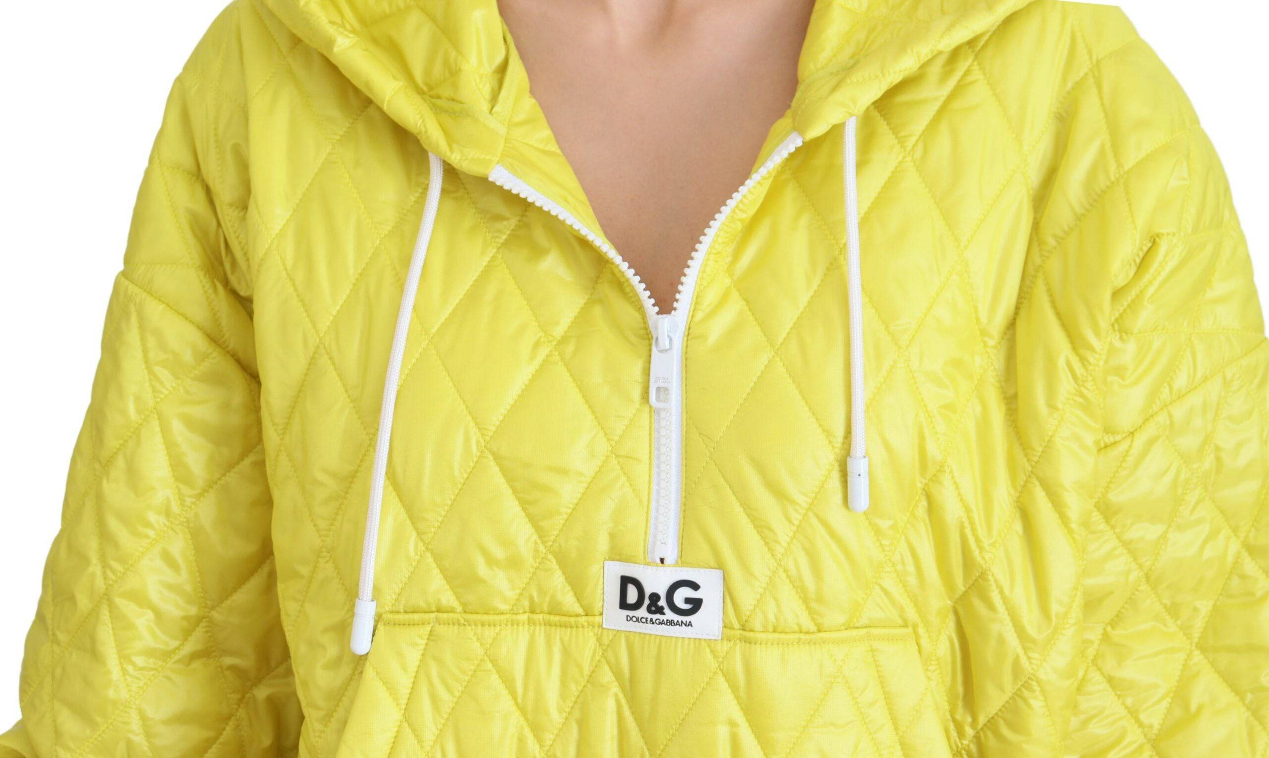 Veste à capuche matelassée en nylon jaune de Dolce & Gabbana, coupe décontractée et style moderne.