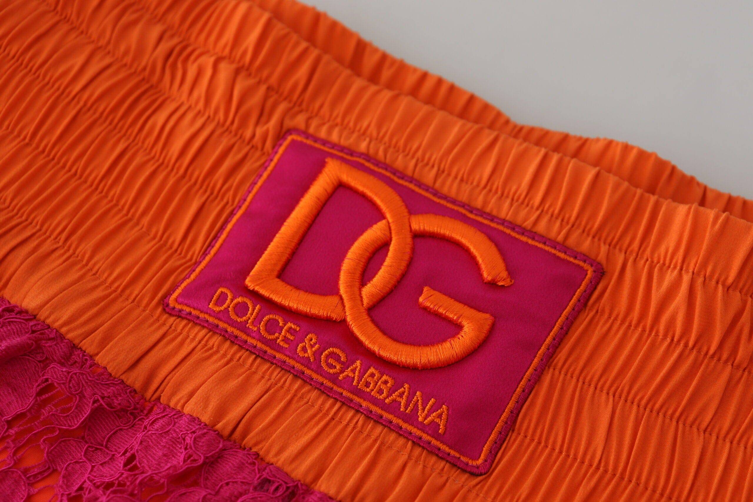Shorts en coton rose et orange avec dentelle à taille haute de Dolce & Gabbana, vue de face.