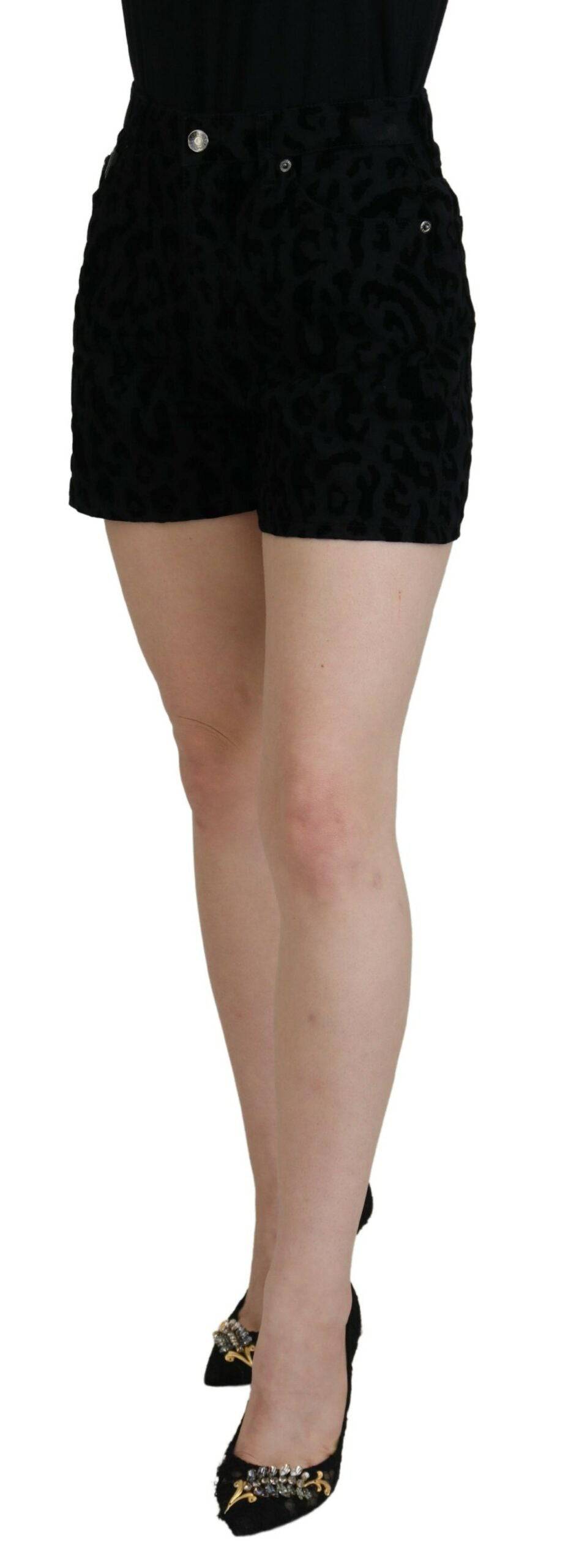 Shorts en denim noir Dolce & Gabbana, en coton stretch, style hot pants, visibles avec poches et finition tendance.