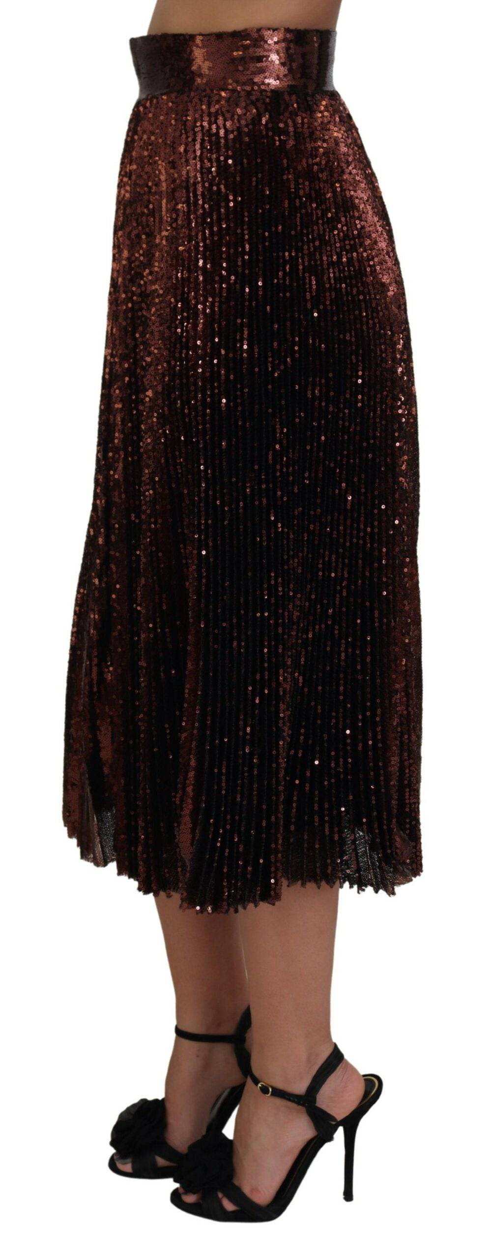 Jupe longue en bronze à sequins, taille haute, coupe évasée, de la marque Dolce & Gabbana, vue de face.