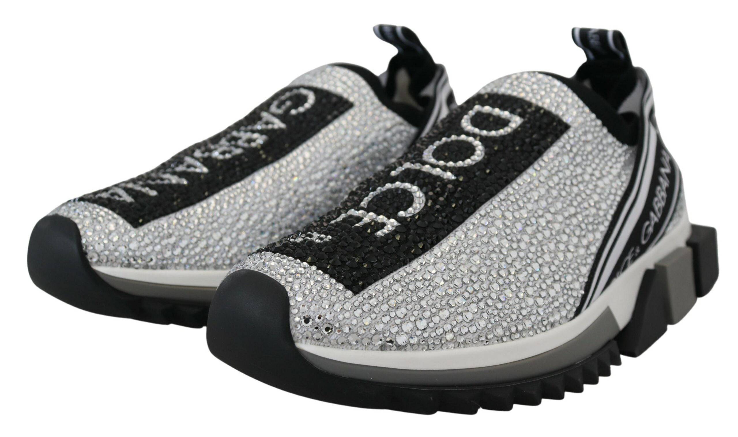 Chaussures sneakers Dolce & Gabbana Sorrento en argent avec strass, visibles avec détails scintillants et design élégant.
