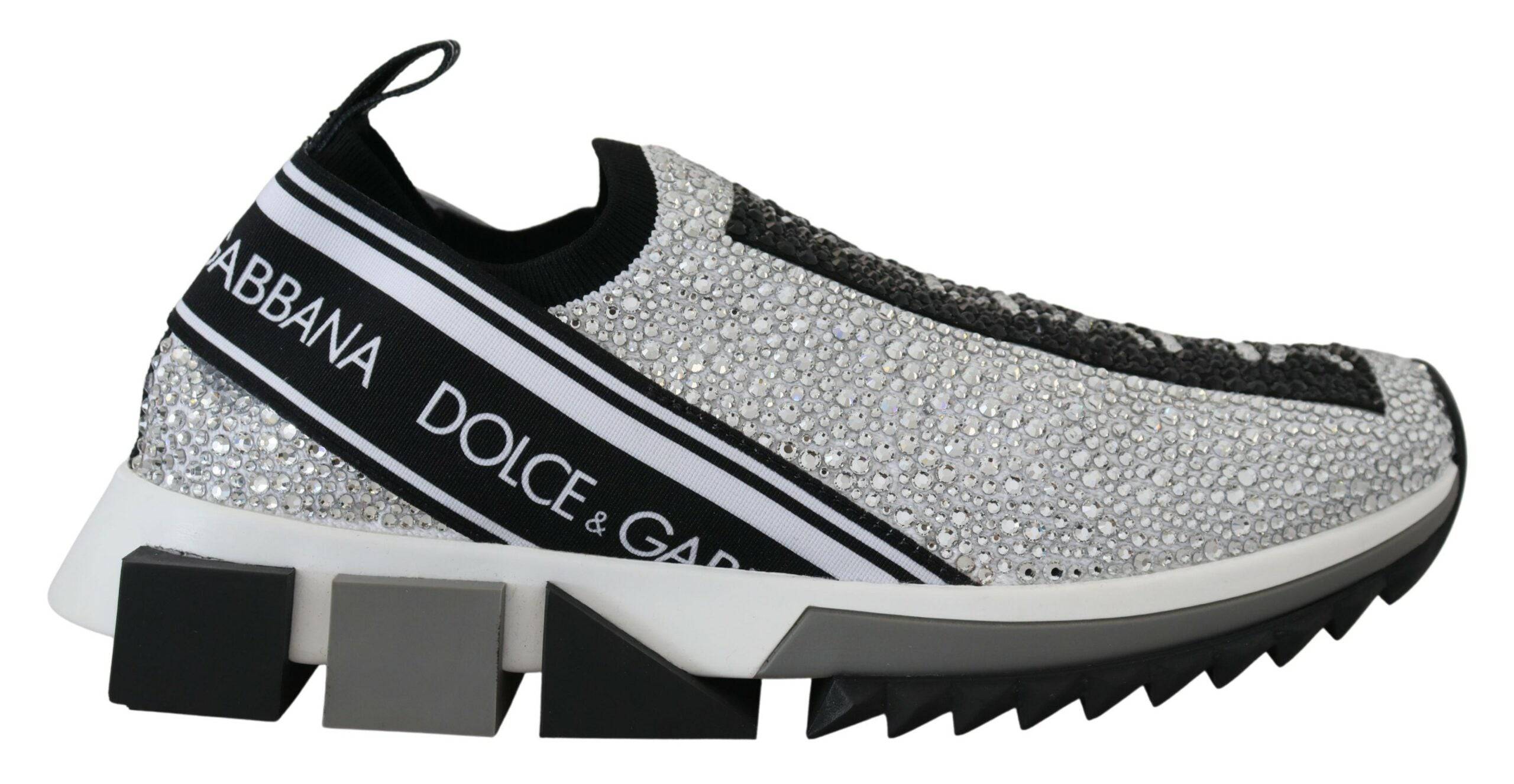 Chaussures sneakers Dolce & Gabbana Sorrento en argent avec strass, vue de face sur fond blanc.
