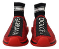 Chaussettes Dolce & Gabbana Sorrento rouges avec détails bling et baskets sneakers élégantes, visibles sur l'image.