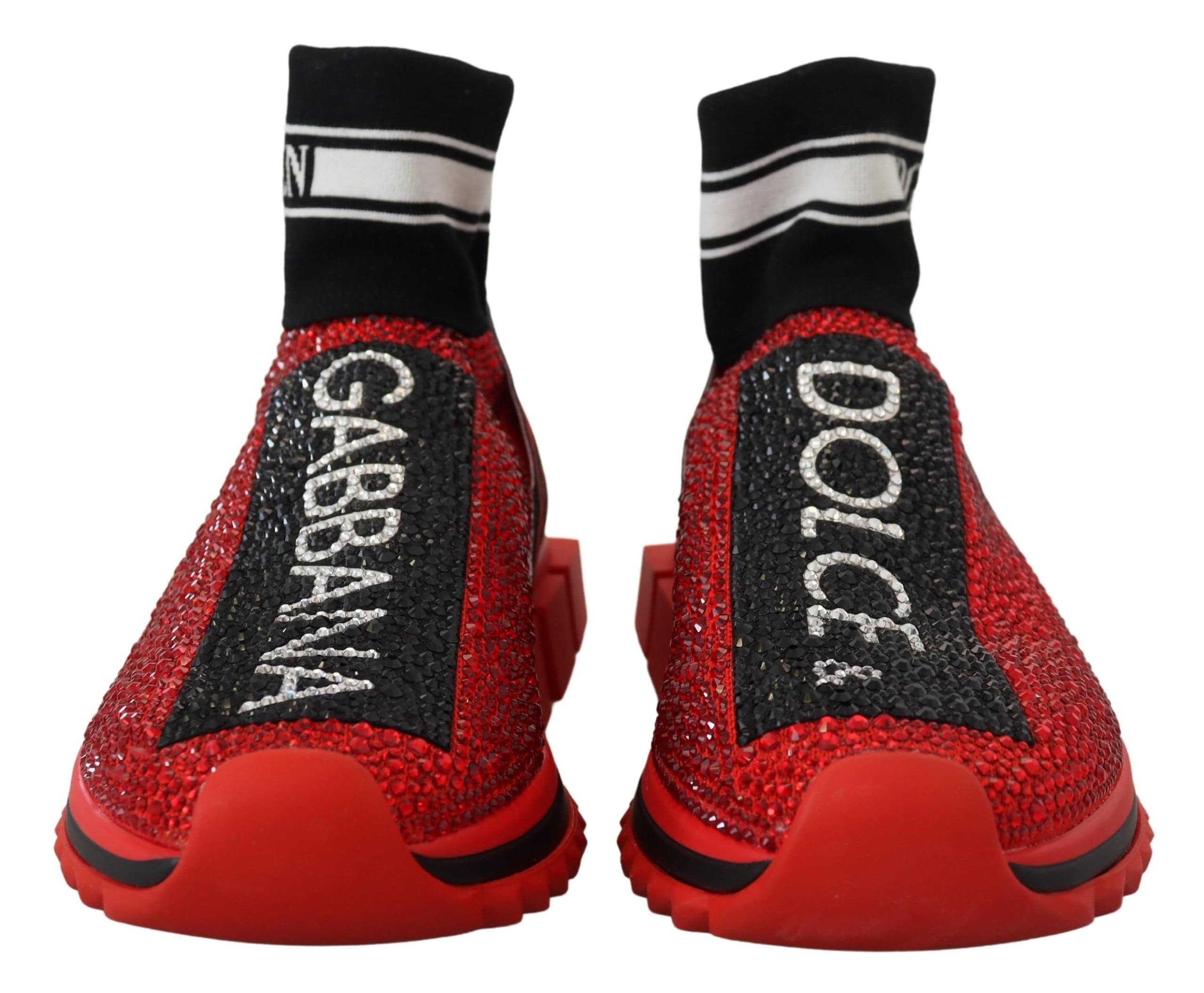 Chaussettes Dolce & Gabbana Sorrento rouges avec détails bling et baskets sneakers élégantes, visibles sur l'image.