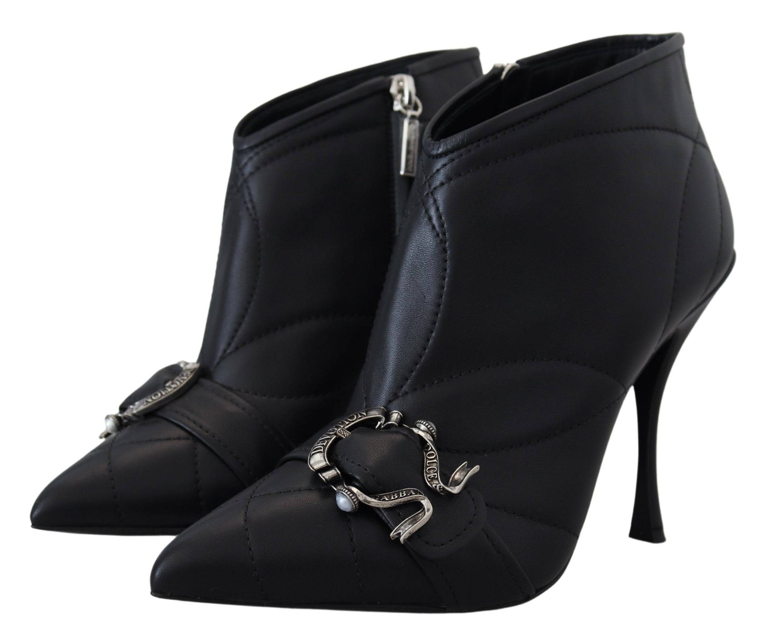 Bottes ankle noires Dolce & Gabbana Devotion en cuir matelassé avec boucle, style élégant et moderne.