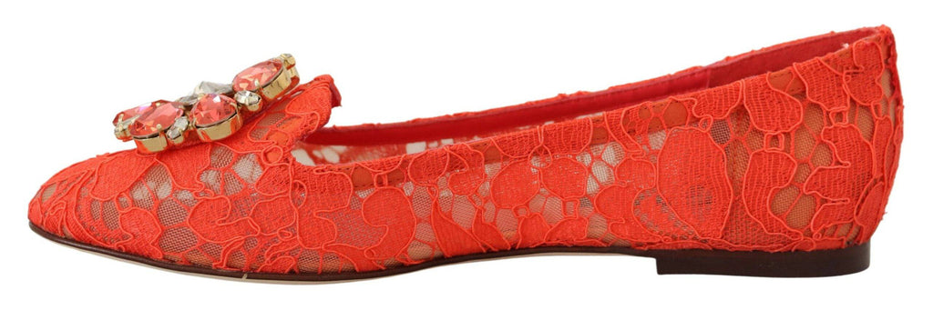 Chaussures ballerines Dolce & Gabbana Taormina en dentelle rouge avec cristaux, semelle en cuir et design élégant.