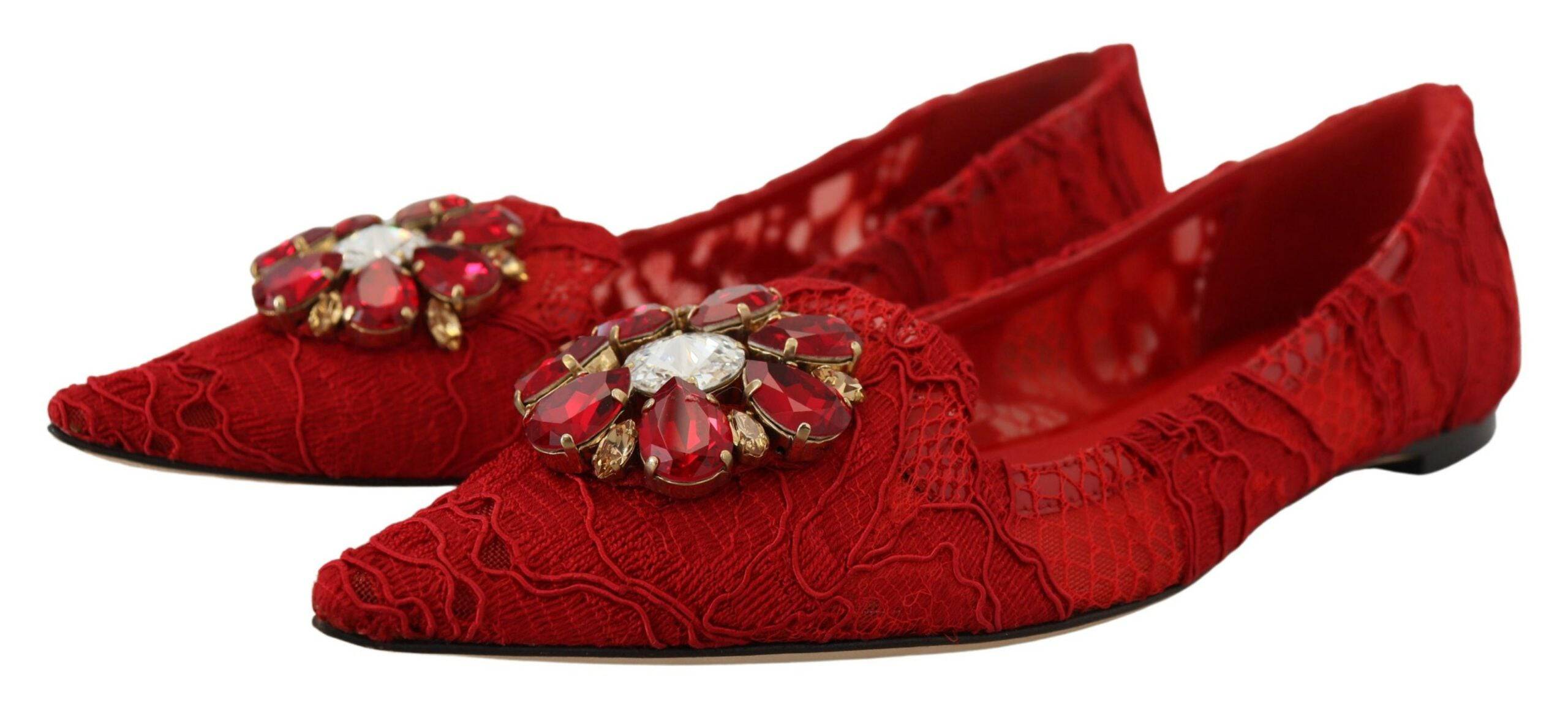 Chaussures basses Dolce & Gabbana Taormina en rouge avec cristaux, mocassins élégants pour femmes.