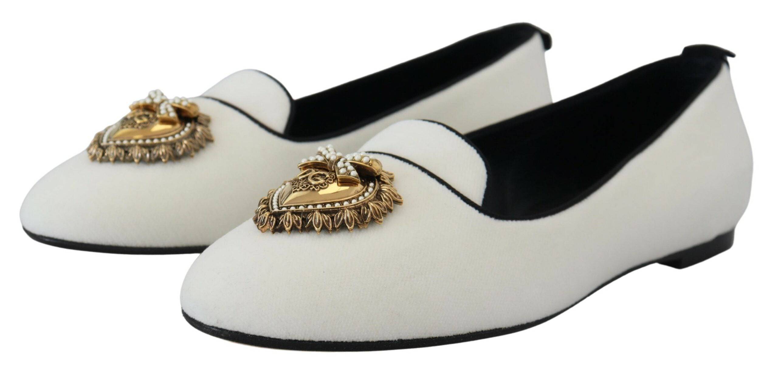 Chaussures Dolce & Gabbana en velours blanc, slippers plates et élégantes, vue de face.