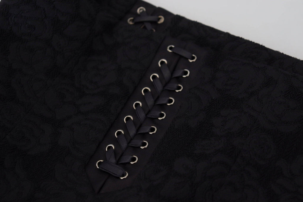 Jupe crayon noire en brocart Dolce & Gabbana, courte au-dessus du genou, avec une coupe élégante et sophistiquée.