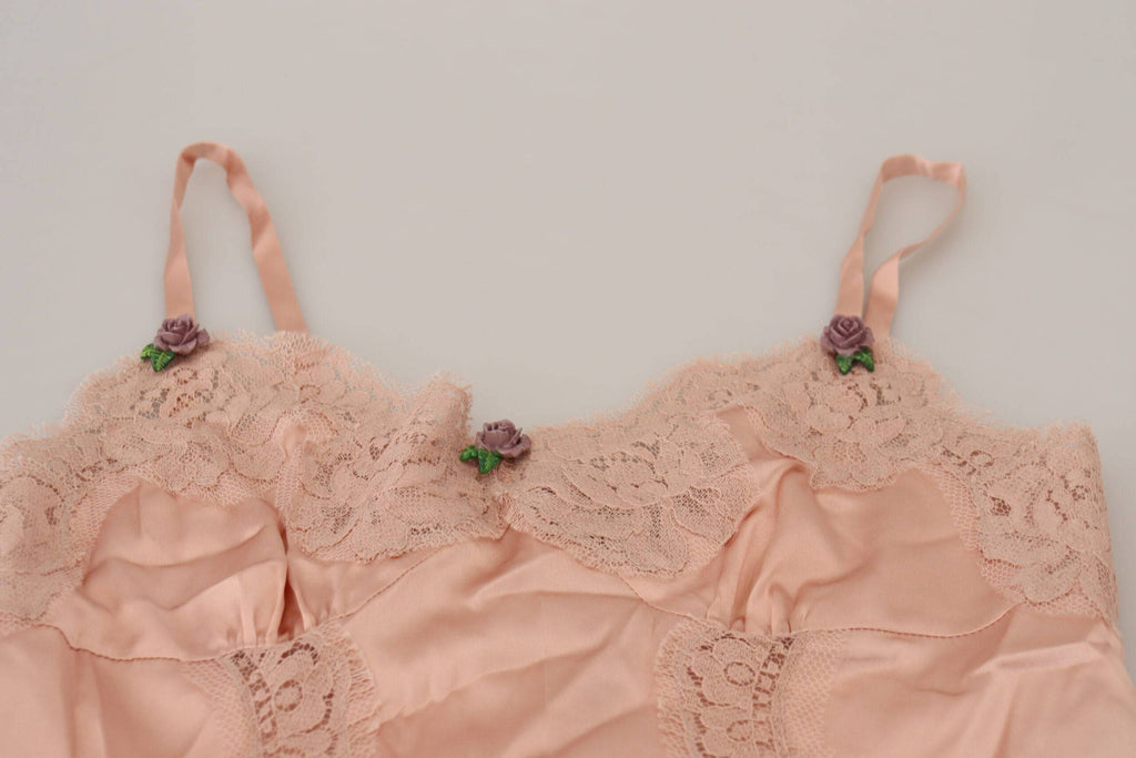Débardeur en satin rose Dolce & Gabbana avec dentelle et motifs de roses, lingerie élégante et raffinée.