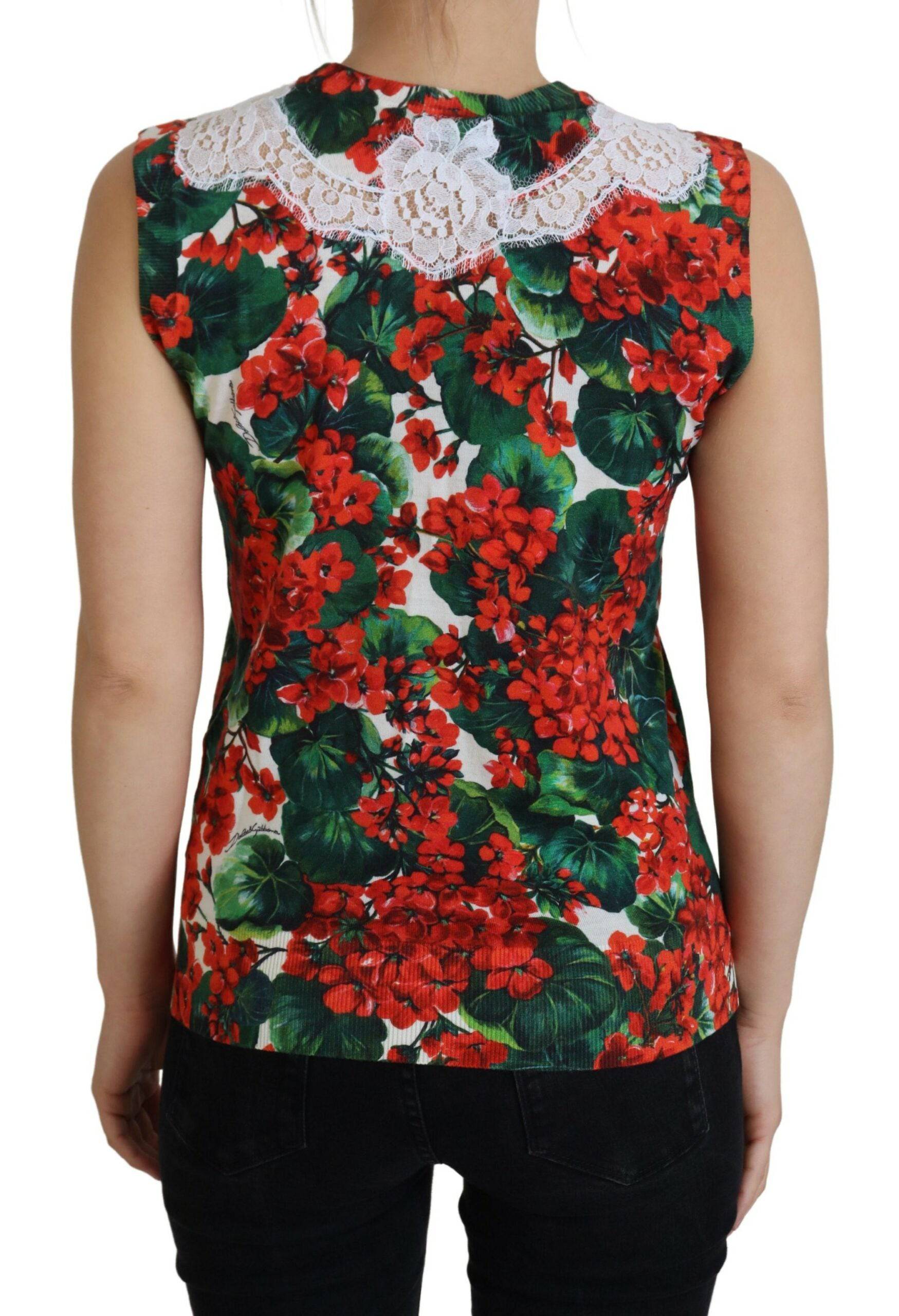 Débardeur en laine blanche Dolce & Gabbana orné de broderies florales et de dentelle, porté sur un mannequin.