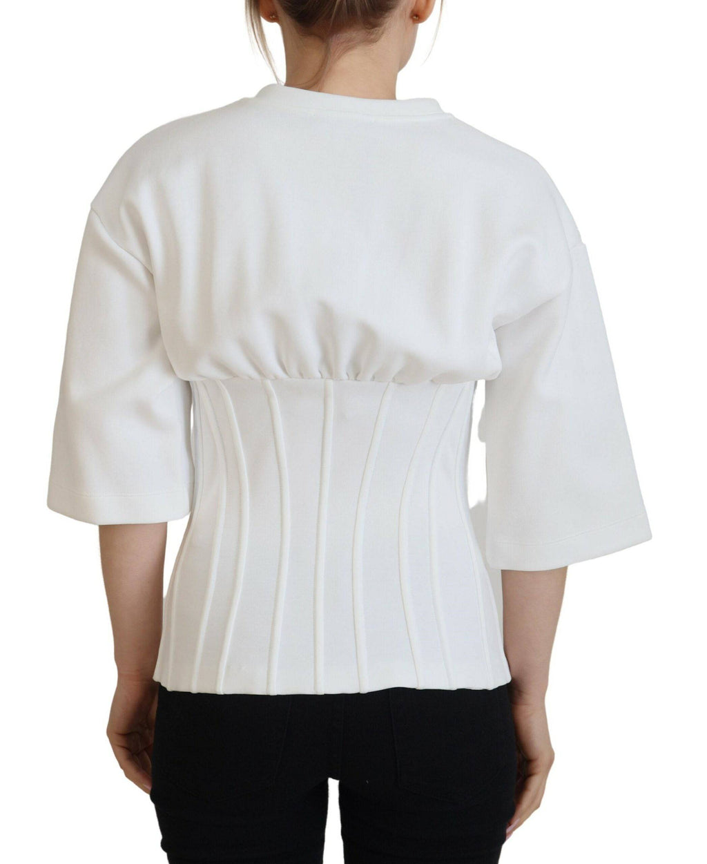 T-shirt blanc Dolce & Gabbana en coton stretch avec corset, style élégant et ajusté, visible sur le mannequin.