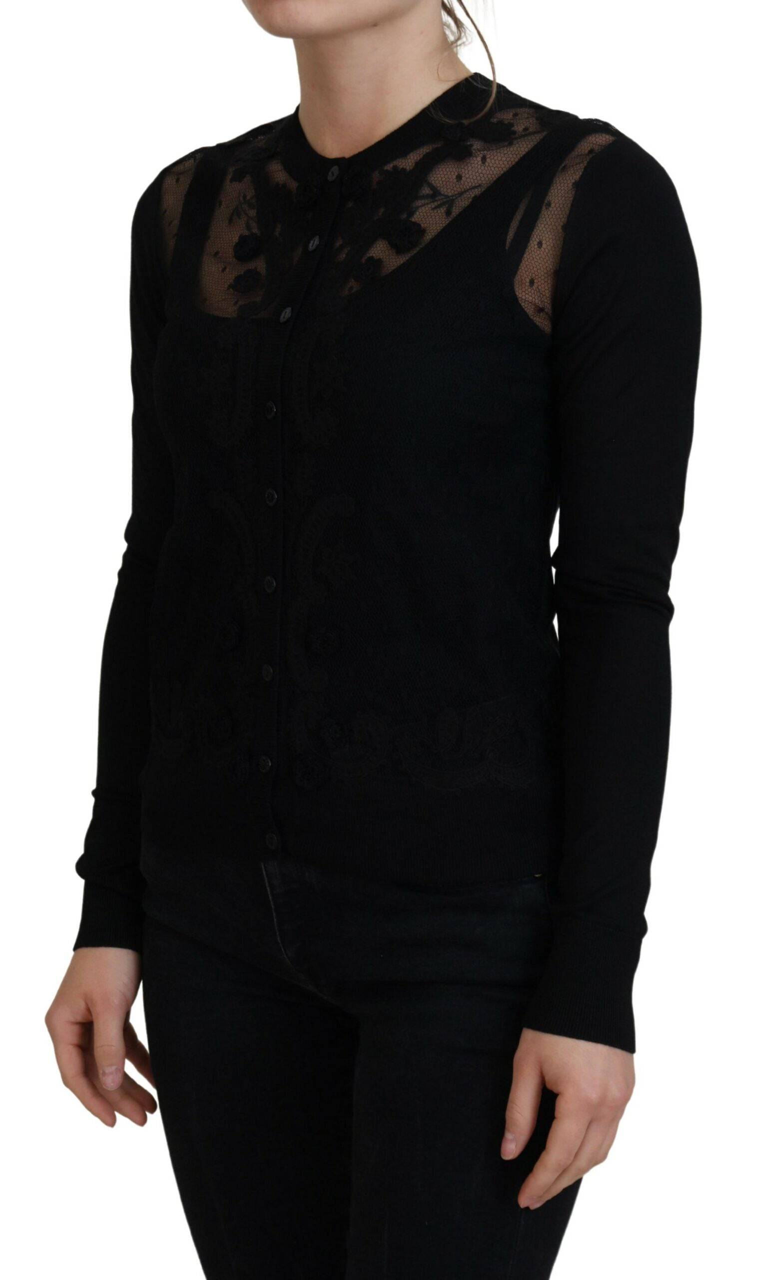 Cardigan noir Dolce & Gabbana en dentelle florale avec boutons, élégant pull en laine à motif floral noir et blanc.