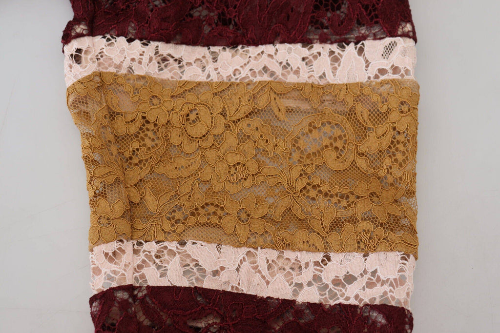 Pull en laine Dolce & Gabbana à motifs multicolores, avec col en V et dentelle, style élégant et sophistiqué.