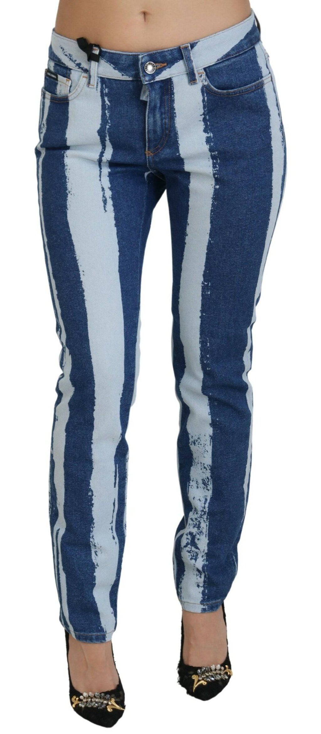Jeans skinny en denim coton à rayures bleues cobalt, marque Dolce & Gabbana, visibles sur l'image.