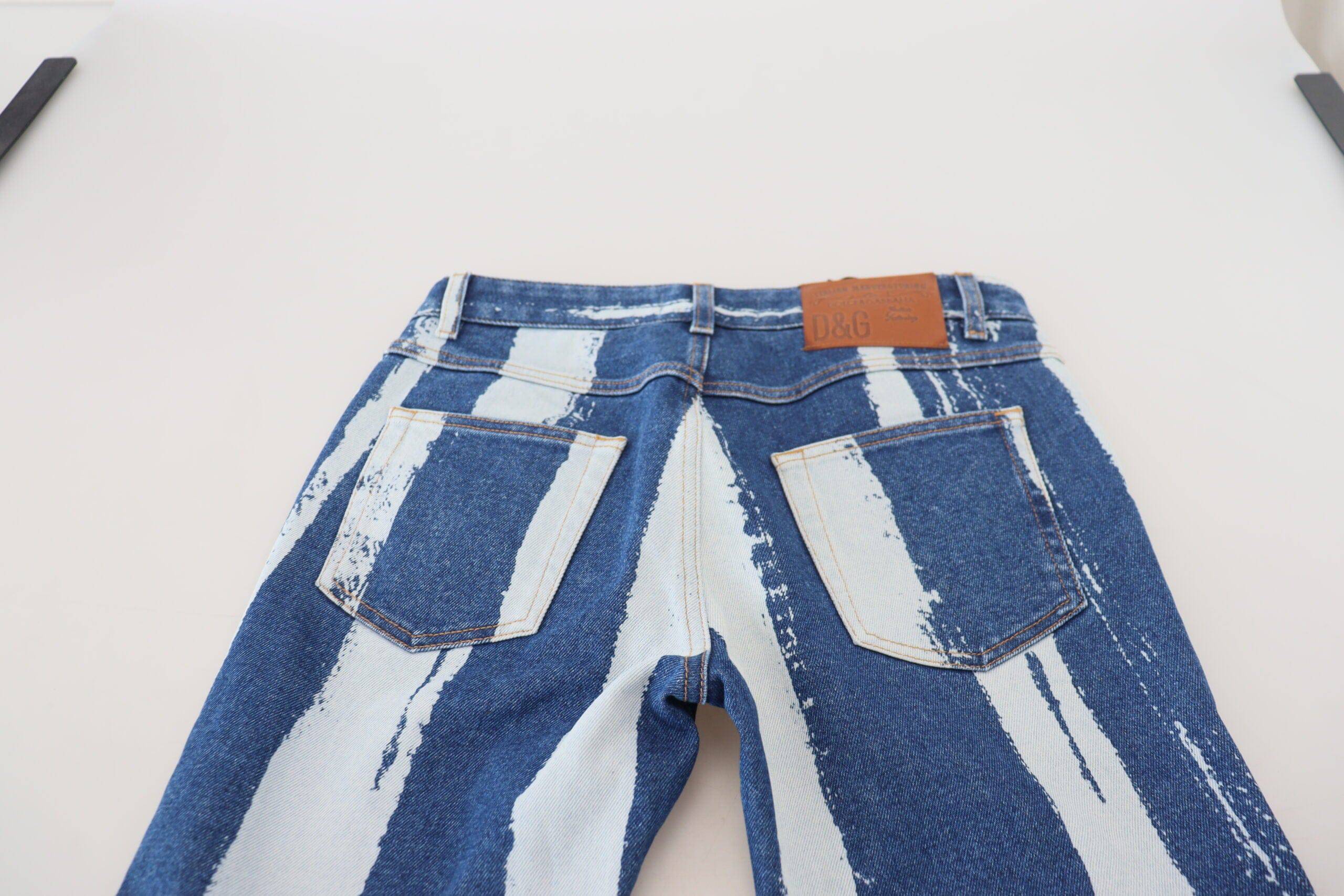 Jeans skinny en coton à rayures bleues cobalt de Dolce & Gabbana, denim ajusté pour un style élégant et moderne.