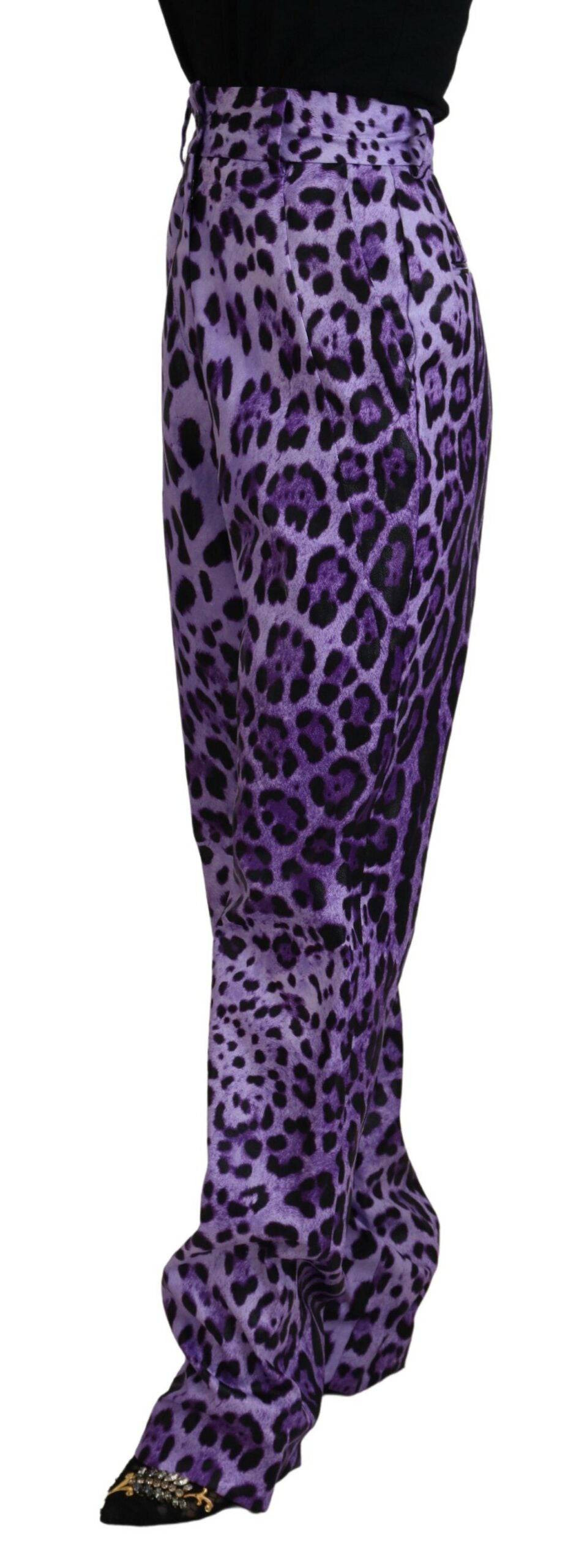 Pantalon à taille haute Dolce & Gabbana à imprimé léopard violet, tissu élégante et ajusté, style sophistiqué et tendance.