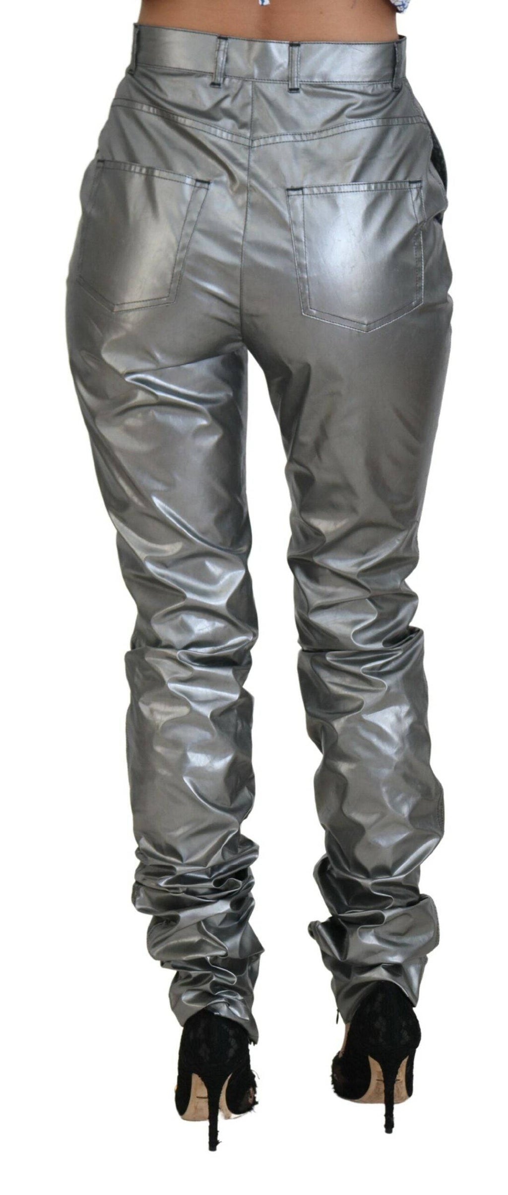 Pantalons skinny en argent métallique à taille haute de Dolce & Gabbana, veste en tissu brillant, vue de face.