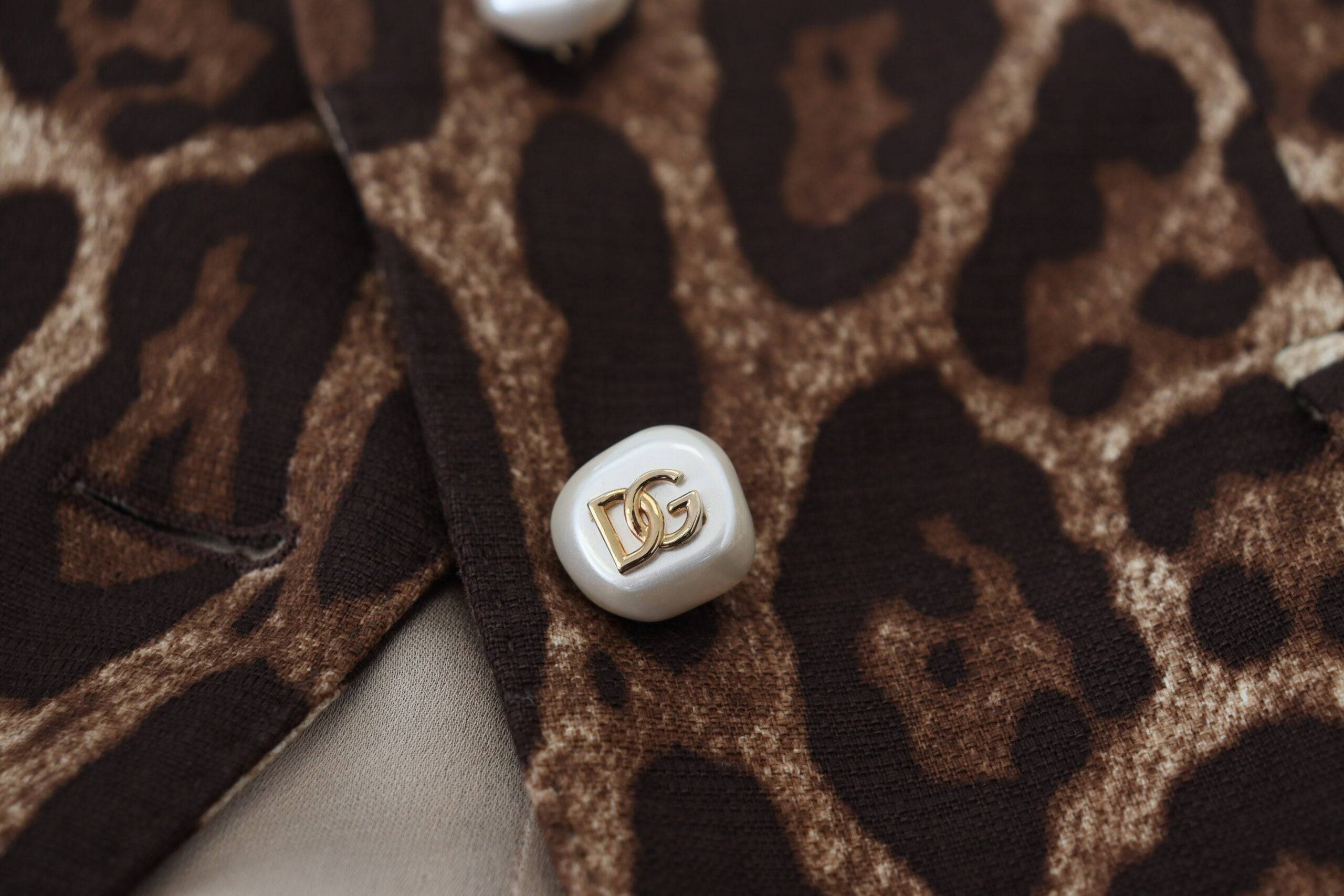 Jupe courte en laine à imprimé léopard marron de Dolce & Gabbana, coupe évasée A-line, style tendance et sophistiqué.
