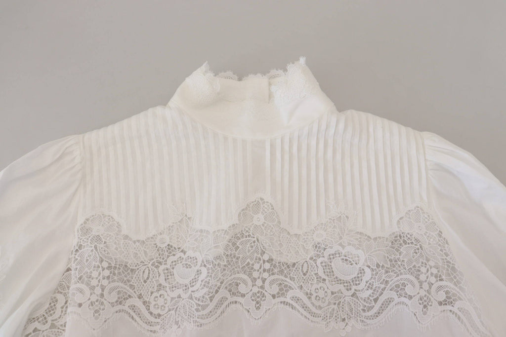 Blouse Dolce & Gabbana en coton blanc avec finition en dentelle, col roulé, vue de face.