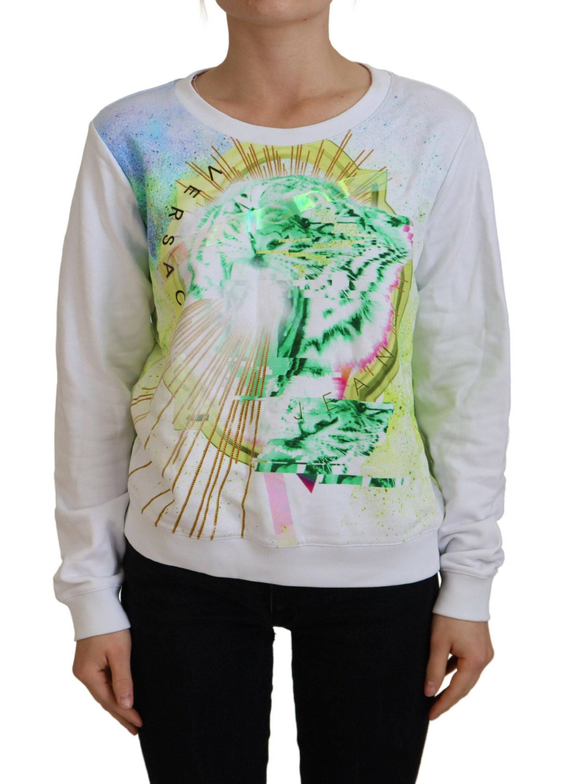Pull à manches longues Versace Jeans blanc avec imprimé graphique, style décontracté et tendance.