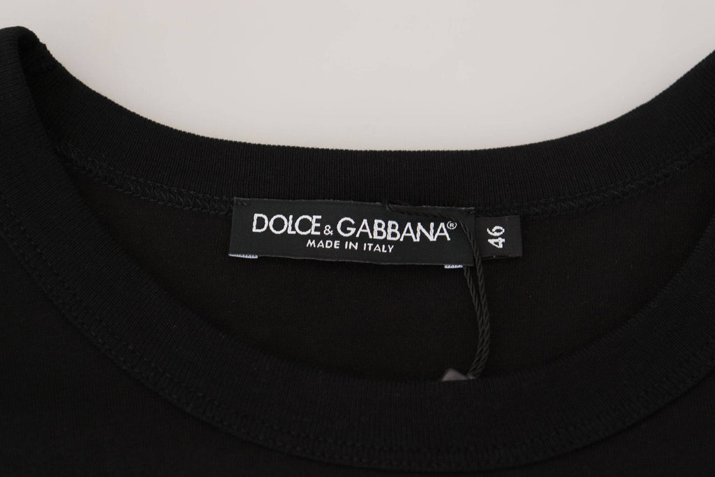 T-shirt à manches courtes noir Dolce & Gabbana en coton, vue de face, détails du design moderne, porté par un mannequin.